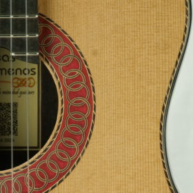 Meistergitarre Andreas Madimenos Gitarrenbauer