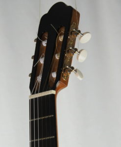 Stanislaw Partyka Klassische gitarre de gitarrenbauer table lattice